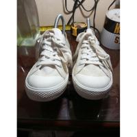 ราคา รองเท้าผ้าใบมือสองสีขาว (42458331891)