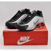 ราคา ♞,♘Nike Shox R4 Metallic Silver/Red HQ1988-002 รองเท้าผ้าใบ GFD (44203598861)