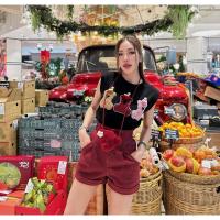 ราคา มือ2❗️ชุดเซท3ชิ้น เสื้อสีดำเสริมบ่า แต่งตุ๊กตา+กางเกงยีนส์สีแดง+กระเป๋าสะพายหมีแดง ไซด์ M รหัส B-12 (24622869066)