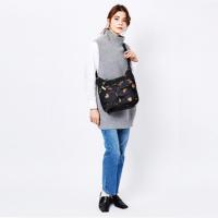 ราคา กระเป๋าสะพายข้าง มือสองแบรนด์ lesportsac bag งานผ้าเบาลายหัวใจสีทองน่ารักมากๆ น้ำหนักเบาที่สำคัญกันน้ำนะ (15699397138)