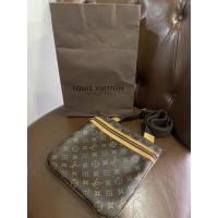 ราคา กระเป๋าหลุยส์ สะพายข้าง ผู้ชาย Used louisvuitton men แท้100% - Black Crab (15873185897)