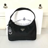 ราคา New : Prada Re-edition in Black (5923412493)