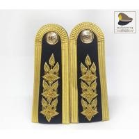 ราคา พนักงานราชการทั่วไปชุดขาวพิธีการ ดอกประจำยามชั้นเอก 3 ดอก (5918215594)