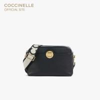 ราคา COCCINELLE กระเป๋าสะพายผู้หญิง รุ่น LIYA CROSSBODY BAG 150121 สี NOIR (26326921909)