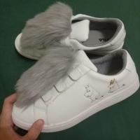 ราคา (ส่งฟรี)รองเท้าผ้าใบ fila moomin รุ่นมีพู่สีเทา (เคยใส่ลองครั้งเดียว) (1017434896)