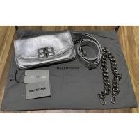 ราคา Balenciaga Metallic Peach Calfskin Small BB Soft Flap Bag มือสอง แท้ (49854928641)