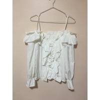 ราคา เสื้อสายเดี่ยว ปาดไหล่ สีขาว แขนยาว แต่งระบายช่วงอก (21716185548)