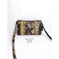 ราคา กระเป๋ามือสอง ราคา 499 บาท ครอสบอดี้ หนังแท้ พิมพ์ลายหนังงู แบรนด์ Coach สายยาวเดิม *ซับในมีรอยใช้งานตามรูป* (23327245237)