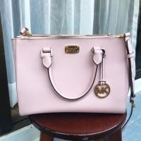 ราคา ต่อดูจ้าแม่ค้าพร้อมลด แท้% กระเป๋าสะพาย Michael kors สีชมพู มือสอง (956404481)