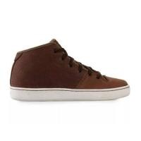 ราคา League Taka Leather Sneakers