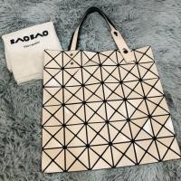 ราคา Used like new!! BAO BAO 6*6 สีเบจ สภาพ 90% (7335654142)