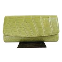 ราคา กระเป๋าสตางค์ผู้หญิงหนังจระเข้แท้ 100% รุ่น3พับยาว สีเขียวมะกอก หนังเงางาม (26907160613)