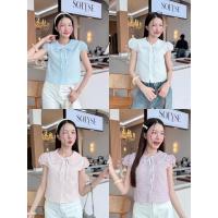 ราคา เสื้อคอบัวแขนจั๊มกระดุมดอกไม้แต่งโบว์ (44251833132)