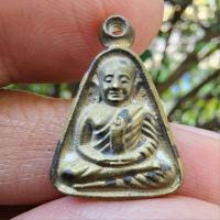ราคา หลวงพ่อเงิน รุ่นกองทุน 53 เหรียญจอบเล็ก เนื้อทองเหลืองหล่อดินไทย (โค๊ตกรรมการ) ตอกโค้ด 2476 (24013513360)