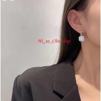 ราคา HisoChic ต่างหูเพชรcz ต่างหูออกงาน ต่างหู ใส่ออกงาน สีเงิน ฝังเพชร cz แนวเรียบหรู (ราคาต่อคู่) (15194735525)