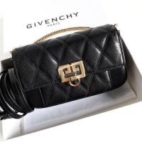 ราคา New Givenchy GV3 mini pocket (4030714906)