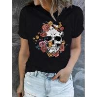 ราคา ผู้หญิง เสื้อยืดแขนสั้นลายกราฟิกโครงกระดูกดอกไม้สีดำ คอวี ลำลอง พร้อมดอกกุหลาบและผีเสื้อสีสันสดใส (53554736260)