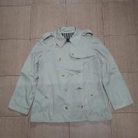ราคา Jacket Burberrys เบอร์เบอรี่สีครีม มือสอง วินเทจ (ไม่มีเข็มขัดชายแขนเสื้อและเอว) อ่านให้ดี ถามได้ ไม่รับเคลม (25252128767)