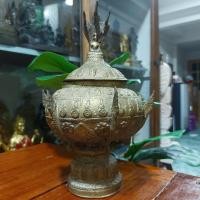 ราคา ที่ครอบน้ำพระพุทธมนต์ ( บาตรน้ำมนต์)ทองเหลือง ล้อมรอบด้วยยันต์อุณาโลมหรืออุตโม พุทธโธ แปลว่าพระพุทธเจ้าอันสูงสุดจัก (13093459051)