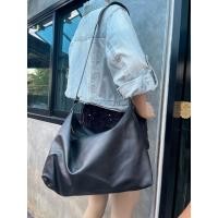 ราคา กระเป๋าสะพายข้างหนังนิ่มสีดำมือสอง (40803942698)