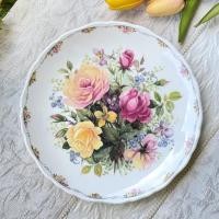 ราคา *มีตำหนิจี๊ดเดียว* จานโชว์ Royal Albert The Roses Garden Collection" Daylight" Made in England ลายดอกไม้สี Pastel จานโชว (16643015417)