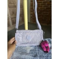 ราคา กระเป๋า kipling สีเทาอ่อน ใบเล็ก มือสอง *ทำความสะอาดแล้ว* (28173941830)