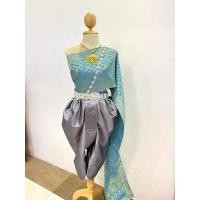 ราคา ชุดไทยสีฟ้าเทา สไบลายไหมทอสีฟ้า แมตท์โจงกระเบนสีเทา สวยหรู (29132135277)