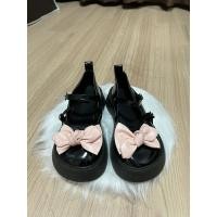 ราคา รองเท้าสไตล์โลลิสีดำ หนังแก้วเงา แต่งโบว์ชมพู สายคู่อะไหล่หัวใจ (27719110610)