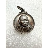 ราคา เหรียญกลมเล็กรุ่นสร้างอุโบสถ หลวงปู่แหวน สุจิณฺโณ วัดดอยแม่ปั๋ง อ.พร้าว จ.เชียงใหม่ ปี2519 (41900355859)