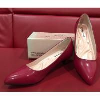 ราคา รองเท้าส้นเตี้ย หนังแก้ว สีแดง ยี่ห้อ Shuberry size38 ของใหม่‼️ ไม่เคยใช้เลยค่ะ พื้นรองเท้านุ่มมากใส่สบาย (1310902788)