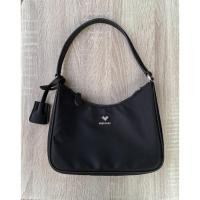 ราคา กระเป๋าสะพายข้างpony ทรงpradaหูหนังแท้ (21360711413)