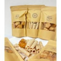 ราคา ขนมอบกรอบ คุกกี้สิงคโปร์ ทองม้วนกระทิสด ขนมใส้สัปปะรด พร้อมทาน สดใหม่ (29958199600)