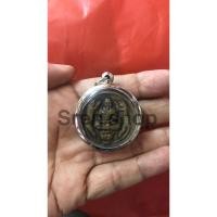 ราคา หลวงพ่อเปิ่นพญาเสือคู่ เนื้อผงว่าน วัดบางพระ จ.นครปฐม ปีพ.ศ.2530 กว้าง 3.3 ซม.(รวมกรอบสแตนเลส) โชคลาภเสริมดวง (28826394993)