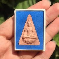 ราคา พระสมเด็จนางพญาจิตรลดา สก.เฉลิมพระชนมพรรษา 6 รอบ สร้างปี 2547 เนื้อเนื้อผงสีอิฐ (25325901280)