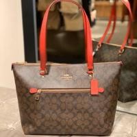 ราคา พร้อมส่ง GALLERY TOTE IN SIGNATURE CANVAS (#COACH #F79609) (4909154125)