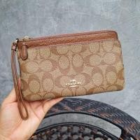 ราคา เหมือนใหม่ลายซี คล้องมือ L 2ซิป รุ่นใหม่ล่าสุด Coach มือสองของแท้Coach C5576 Double Zip Wallet In Signatureสีน้ำตาลลายซี (23744533769)