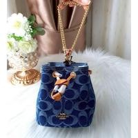 ราคา บัคเก็ตสายโซ่ ใหม่ล่าสุด สวยละมุน COACH CZ031 Drawstring Wristlet In Signature Denim (43228826575)