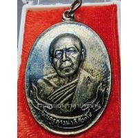 ราคา (3) เหรียญรูปเหมือนหันข้าง หลวงปู่ทิม อิสริโก รุ่น มงคลศิลาฤกษ์ เนื้อกะไหล่เงิน วัดละหารไร่ ระยอง ปี 2537 (29580802132)