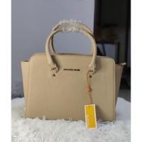ราคา กระเป๋าแบรนด์ Mk ขนาด ฐ.13"X ส.10xปาก16" นิ้ว มีสายสะพายยาว ปรับระดับได้ อะไหล่ปั้มทุกจุด ซับในลายน้ำ และถุงผ้าแบรนด์ (13834381254)