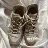 ราคา Preloved รองเท้าผ้าใบผู้หญิง zara มือสอง (55552166824)