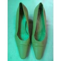 ราคา รองเท้าส้นสูงหนังแท้สีเนื้อferragamo (20844099352)