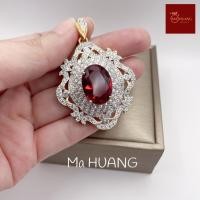 ราคา (เฉพาะจี้) จี้พลอยทับทิมแดงล้อมเพชร พลอยทับทิมรุ่นเจียไนล้อมเพชรทรงอลัง ขนาดใหญ่กว่าเหรียญสิบ สูงประมาณ 6 cm (25896632410)