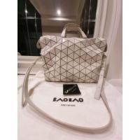 ราคา BAO BAO issey miyake tonneau matte tote✨️ (26563219970)