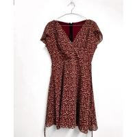ราคา ชุดเดรสลายดอกสีแดง มีสายผูกที่เอว (26736911732)