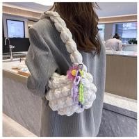 ราคา ส่งต่อกระเป๋าก้อนเมฆสีครีม ฟรีพวงกุญแจ☁️☁️☁️ (14697456885)