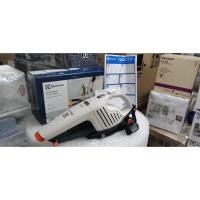 ราคา ELECTROLUX เครื่องดูดฝุ่นมือถือแบบไร้สาย 1800W. รุ่น ZB5203SW แบบไร้สาย ขนาดกระทัดรัด แบต Ni 3.6V สีขาวมุก รับประกันสินค (15755702463)