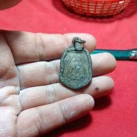 ราคา หลวงพ่อกลั่นวัดพระญาติ (26236909975)