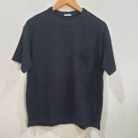 ราคา เสื้อยืดคอกลมสีดำแบรนด์ Gu Size S มีกระเป๋าหน้า อก42ยาว24(เสื้อมือสอง) (26218579058)