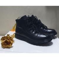 ราคา ✌️แท้มือสอง ไซส์ 40-41 Prada boots รองเท้าแบรนด์เนมมือสอง (22925750427)