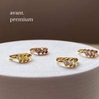 ราคา [8.8 ลดอีก 25% โค้ด 88FASH1] Avantgarde.bkk Triple cubic gem s925 mini hoop earrings ต่างหูห่วงเงิน (9671198820)